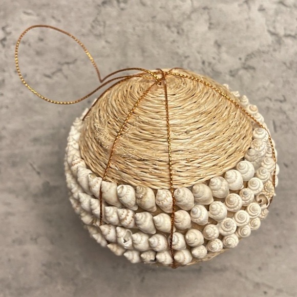 2ct Round Straw and Seashell Ornaments - Picture 2 of 13